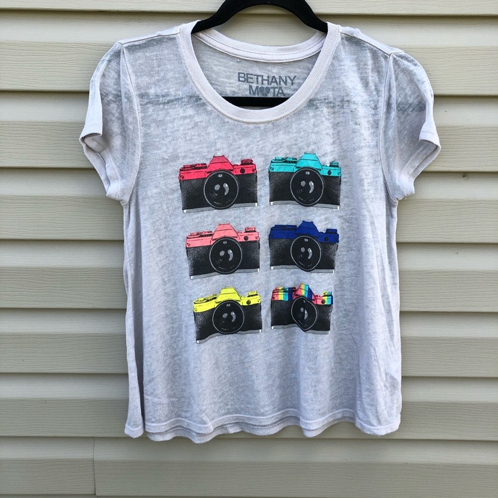 Bethany Mota | round neck short sleeve flowy top